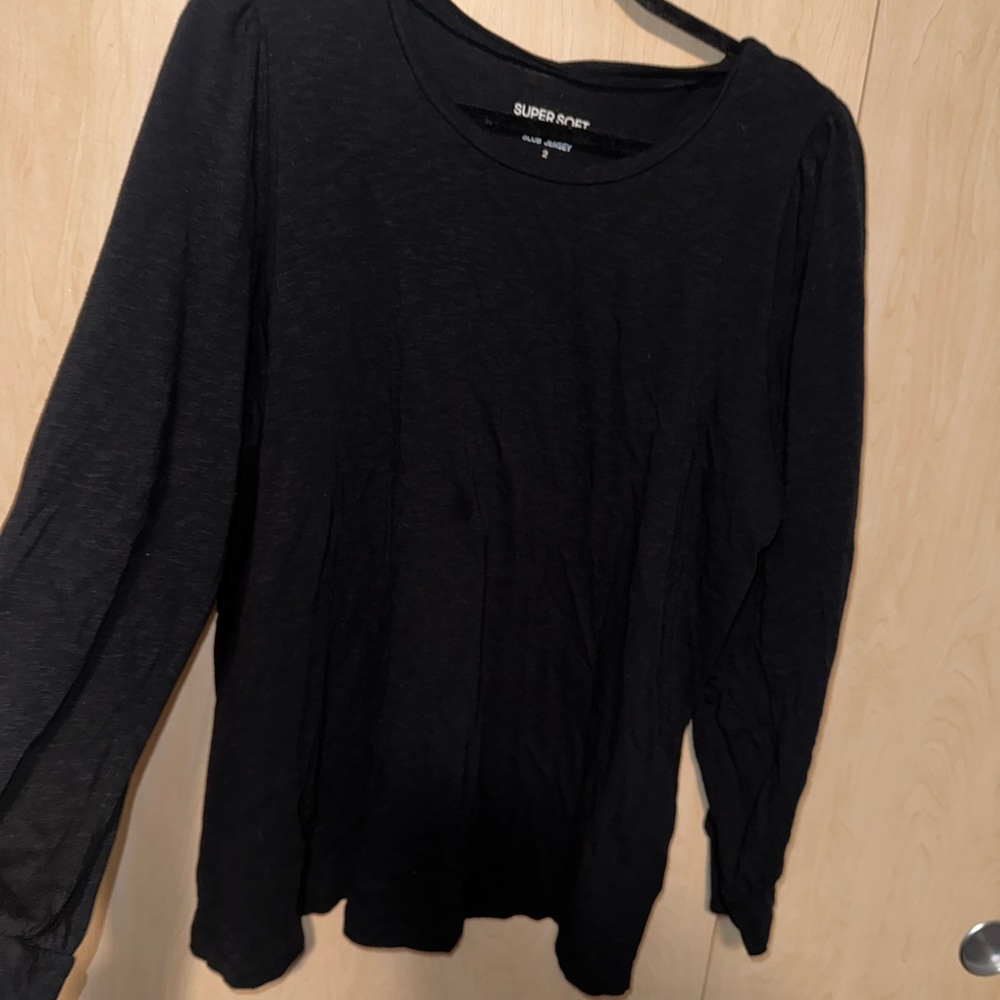 Woman’s black top